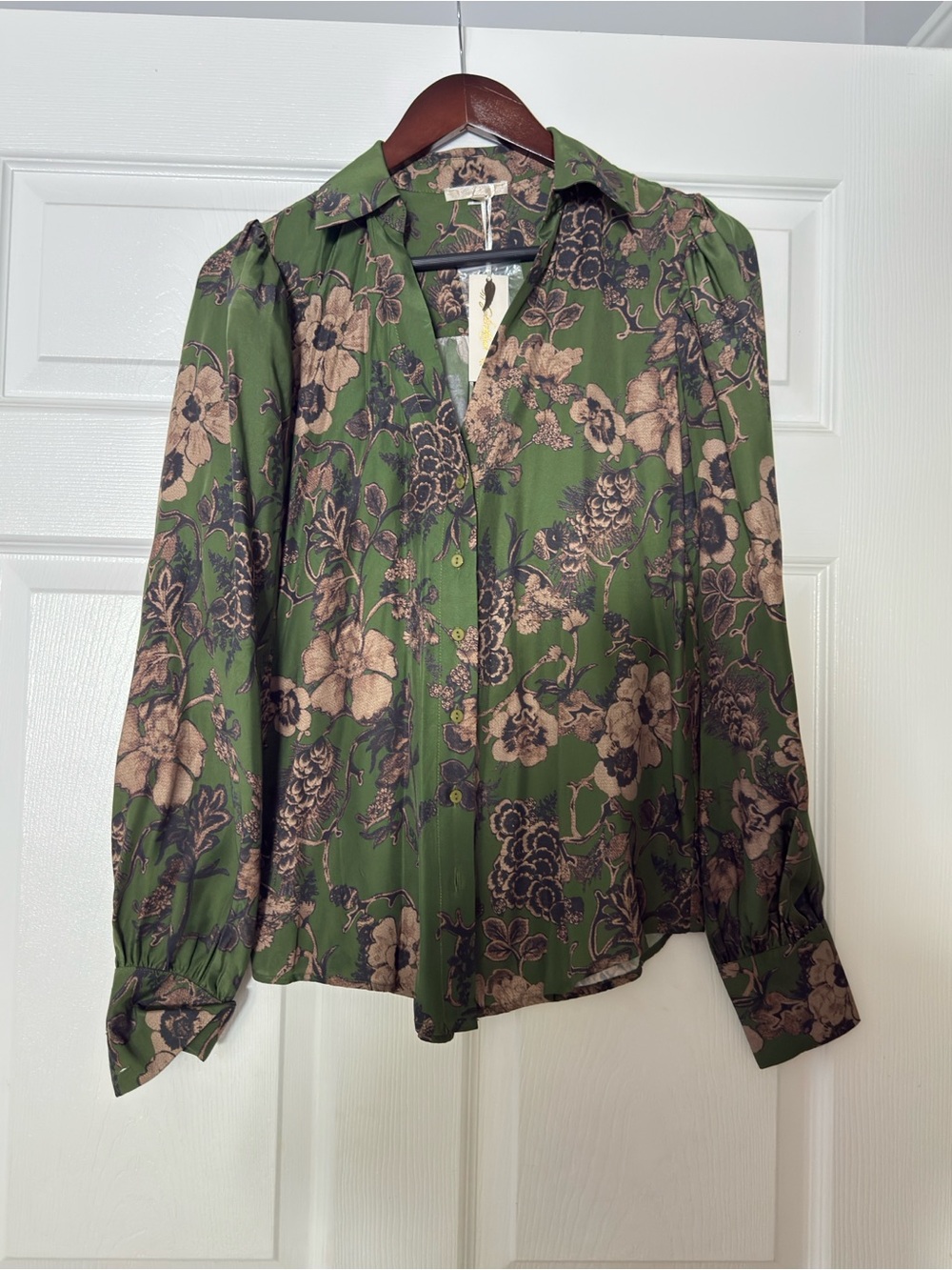 Gold Hawk Women's Olive Green Floral Button-Front Blouse NWT